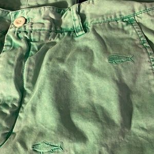 EUC**Vineyard Vines green shorts w/embroidered fishes** cool looking!